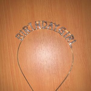 A gold Birthday headband🤩